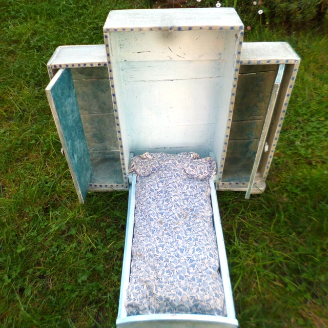 Petit Lit Ancien De Poupée En Bois Peint - Avec Matelas Et Oreiller - Occasion Vintage
