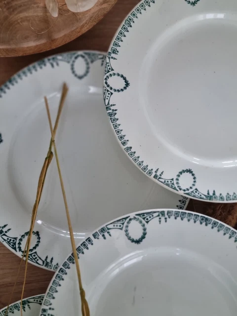 Lot De Six Assiettes À Entremets Saint Amand Motifs Couronne De Fleurs Céramique