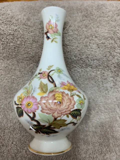 Vintage Victoria China "GJ" Fine Bone China Vase Made In England. 16 Cm Tall