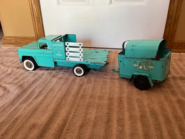 VTG STRUCTO Farm LIVESTOCK STAKE BED TRUCK 1960'S W Horse Trailer VTG TOY TRUCK VTG STRUCTO Farm LIVESTOCK STAKE BED TRUCK 1960'S W Horse Trailer VTG TOY TRUCK