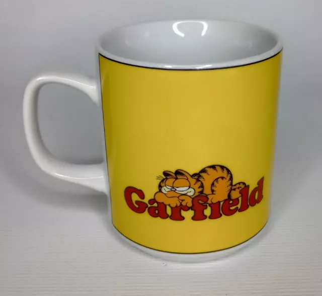 https://www.picclickimg.com/S3YAAOSwzbFj-7ve/Garfield-Never-Trust-A-Smiling-Cat-Yellow-Coffee.webp