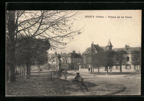 CPA Mouy, Place de la Gare