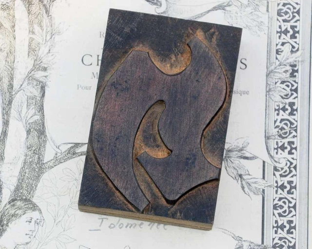 letter: y  blackletter wood type 3.54" woodtype fount letterpress printing block