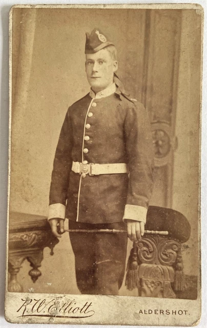 Antike Fotografie R. W. Elliott Aldershot Portrait Soldat in Uniform 1880er Jahr
