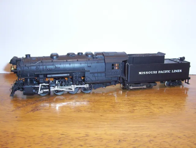 HO Scale: Rivarossi 0-8-0 steam locomotive - SMALL FLANGES / BOOSTER