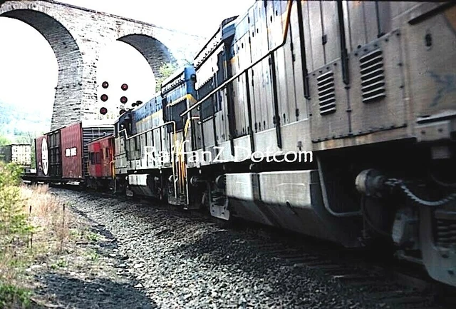 DELAWARE & HUDSON U23B Helpers at STARRUCCA 5/78 ORIG KODACHROME SS0221