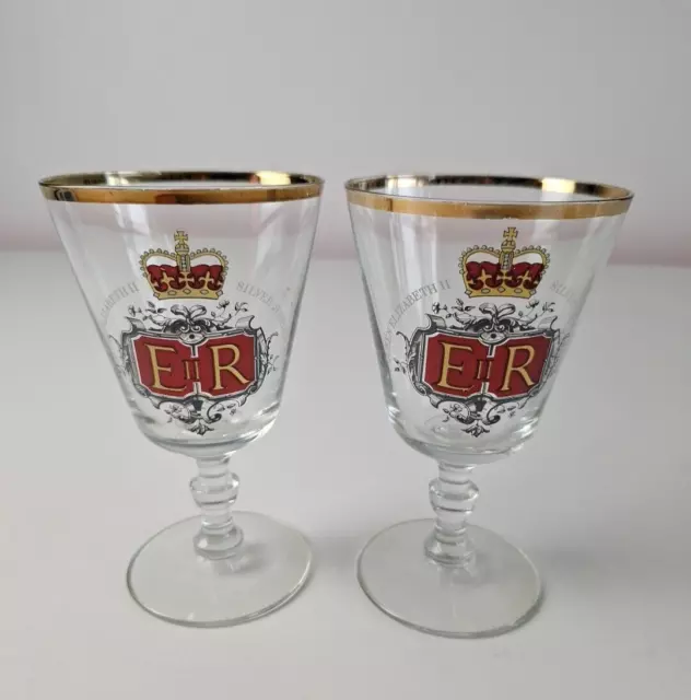 Queen Elizabeth II Silver Jubilee Wine Glass X2 Pair 8oz Goblets Gold Colour Rim