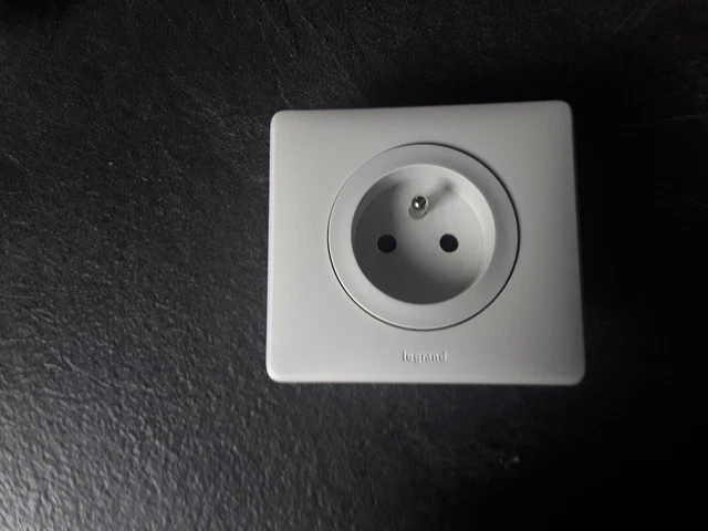 Prise 2P+T 16A Legrand Céliane blanc borne auto
