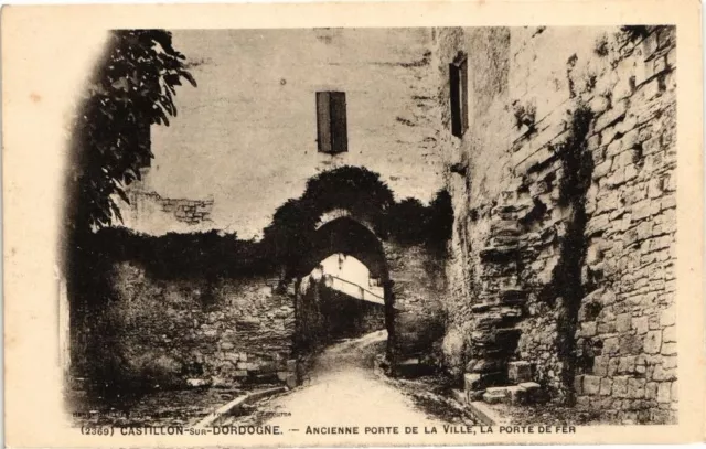 CPA CASTILLON-sur-DORDOGNE-Ancienne Porte de la Ville La Porte de fer (176787)