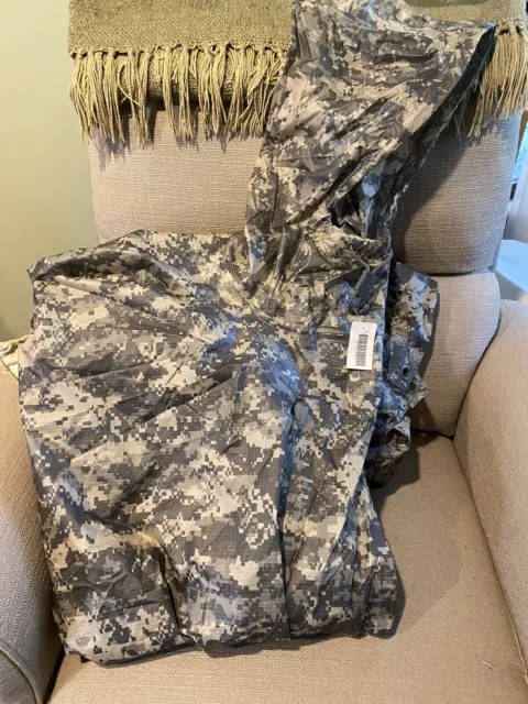 US Military Issue Poncho, ACU Camo, NWT US Military Issue Poncho, ACU Camo, NWT