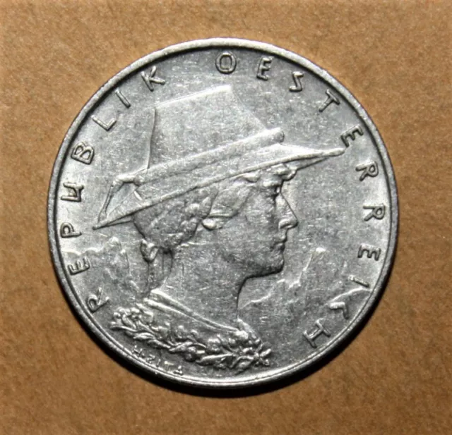 S12 - Austria 10 Groschen 1925 Almost Uncirculated Coin - Woman of Tyrol