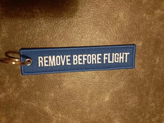 Remove Before Flight - Blau - Schlüsselanhänger - Schrift gestickt - Neu