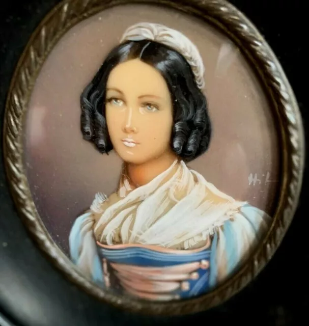 Portrait en miniature d'une jeune femme au chapeau Signée XX siècle
