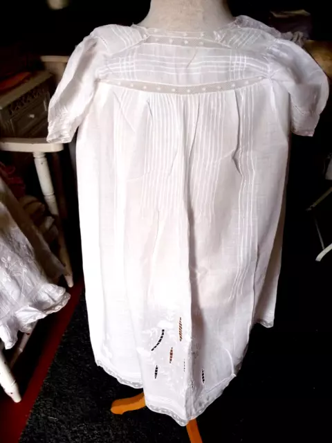 Linge ancien Robe de baptême linon brodé et dentelle