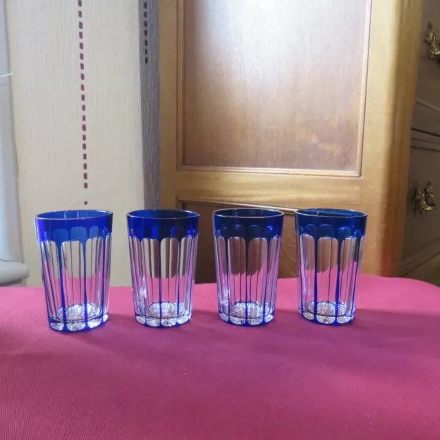 4 verres gobelet de couleur bleu en cristal de baccarat H 8 cm