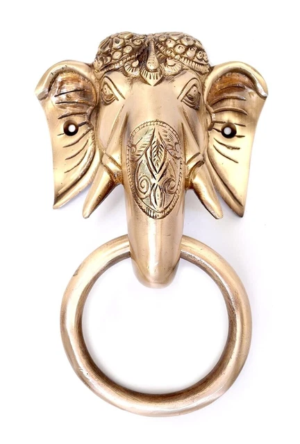 Tête D'ange Avec Des Ailes Au-dessus D'une Porte Photo stock - Image du