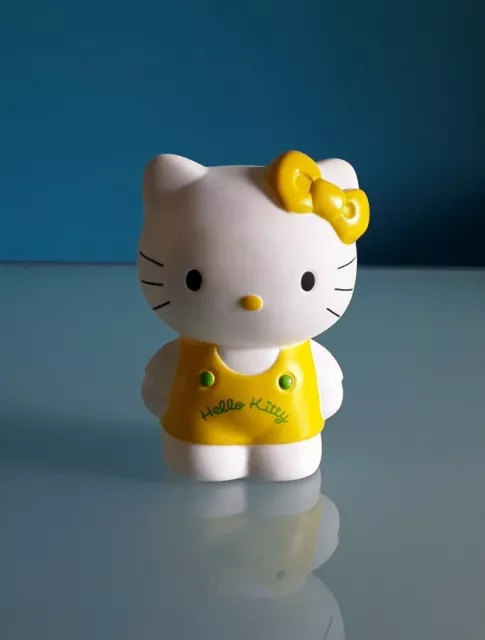 "HELLO KITTY"," SANRIO" 2010, Salvadanaio, colore giallo e bianco, altezza 12 cm