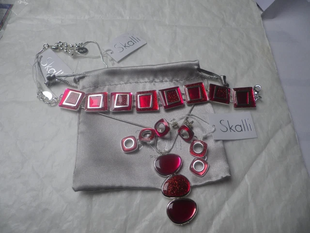 Parure Skalli Rouge Et Argentée : Collier, Bracelet, Boucles D'oreille - Neuve Avec étiquettes !