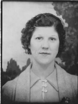PORTRAIT OF A WOMAN Vintage FOUND PHOTOGRAPH bw FREE SHIPPING Original 012 5 Y