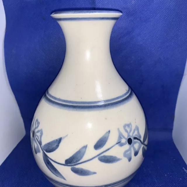 NICE VINTAGE Blue and White signed pottery Vase Large..19cm