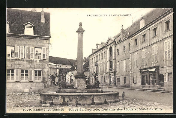 CPA Baume-les-Dames, Place du Capitole, Fountain of the Lions and Hotel de Ville