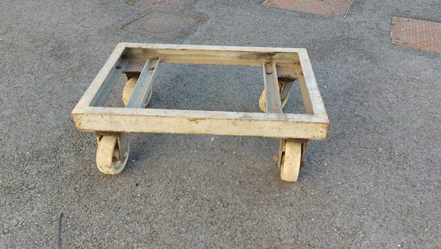 216/ Chariot charges lourdes, 4 roues pivotantes alimentaires L80cm x 50P x 27H