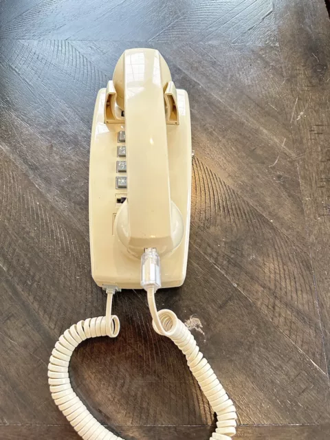 Teléfono beige vintage montado en pared radio choza sin probar