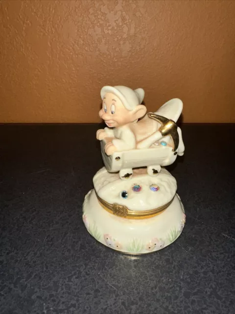 LENOX Disney "Dopey Treasure Box"  with pendant