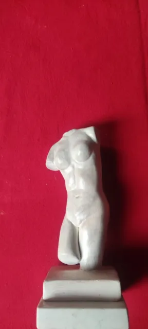 Scultura Primi '900 In Gesso Nudo Di Donna Accademico, Base Di Marmo Bianco