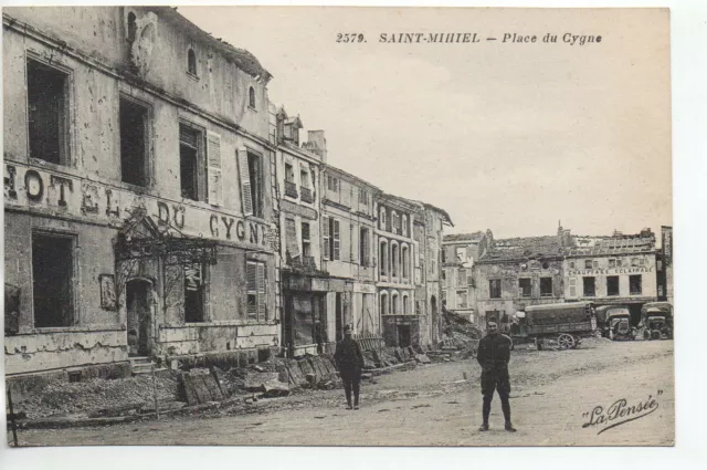 SAINT MIHIEL - Meuse - CPA 55 - Place du Cygne et hotel du Cygne en ruines