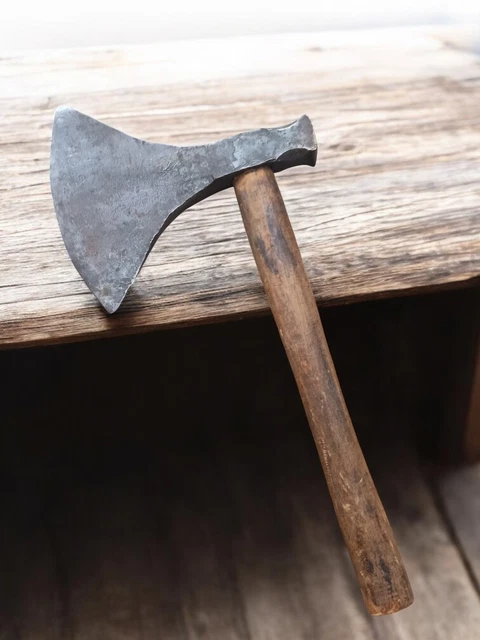 Hache de menuisier norvégienne artisanale rustique - outil
