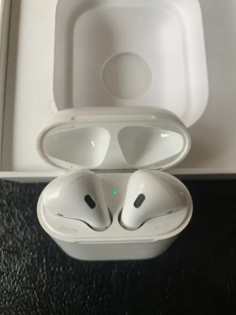 Apple Airpods 1st Generation with charging case and box