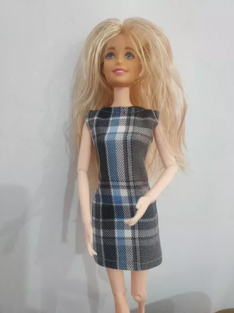 Vestido para muñeca articulada 25-30 cm , hecho a mano , tela sarga , Barbie