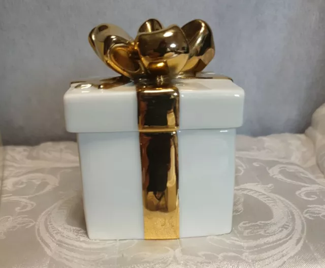 Mikasa Holiday Elegance Fine China Gift Box White And Gold