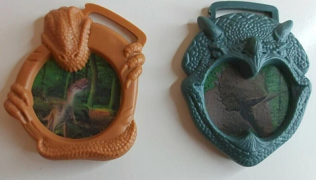 2 x Jurassic Park The Lost World Kellog’s Holographic Lenticular Medal Toy 1997
