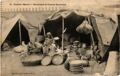 CPA ak oudjda marchand de poterie moroccan morocco (720213)