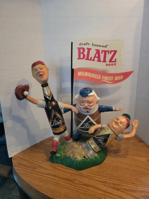 (VTG) 1950s Blatz Beer back bar baseball players statue sign bottle can keg men
