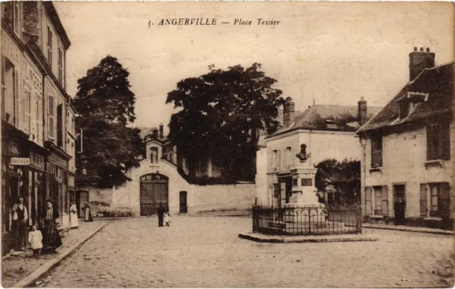 CPA Angerville Place Tessier FRANCE (1371547)