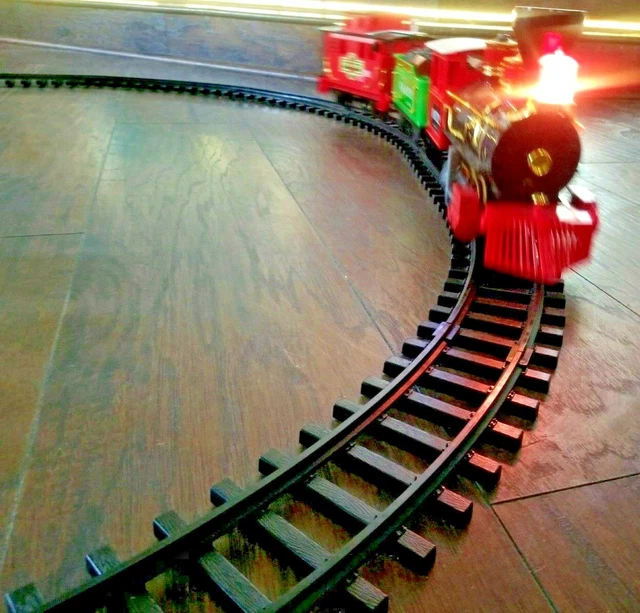 EZTEC SCIENTIFIC TOY Train Set Lionel Caboose Tender 24 pc