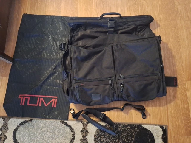 TUMI  Alpha  Bi Fold Garment Bag in Black 22133DH