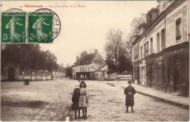CPA MAINTENON-Vue prise place de la Mairie (128751)