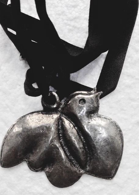 Pendentifs Cacharel pour Femme - Vestiaire Collective