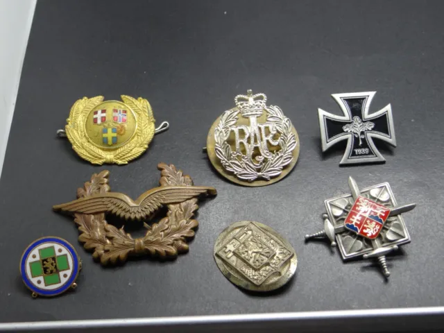 Konvolut Abzeichen Medaillen Militaria Tschechische Republik Skandinavien