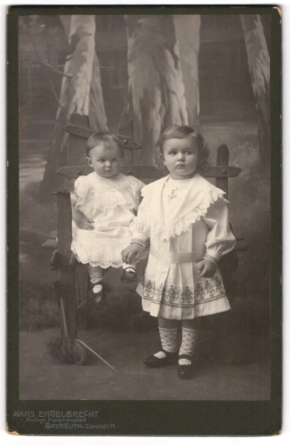 Fotografie Hans Engelbrecht, Bayreuth, Canalstr. 11, Kind im Kleid mit einem Ge