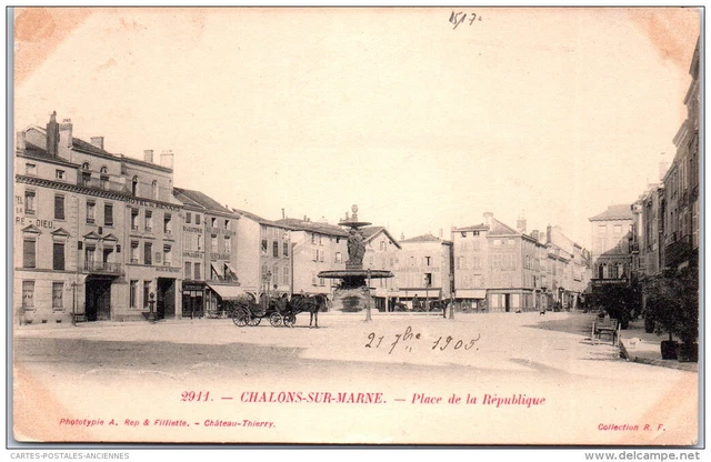 51 CHALONS SUR MARNE - place de la republique.