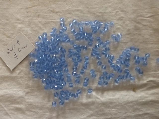 lot de 200 perles à facettes en cristal  DE BOHÈME bleu saphir 6 mm