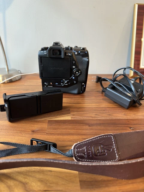 MINT Olympus OM-D E-M1X 20.4MP Mirrorless, 2 Batteries, Charger, And Strap