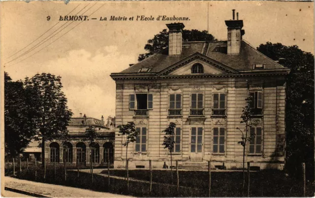 CPA ERMONT - La Mairie et l'École d'Eabonne (107114)