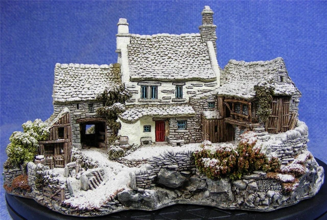 リリパットレーン　Winter At  Mot Hall, keswick LILLIPUT LANE COTTAGE L2619 Winter at Moot hall Keswick box