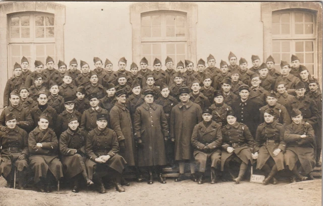 CPA MILITARIA CARTE photo - groupe militaires 5 eme Rt Genie Maison
